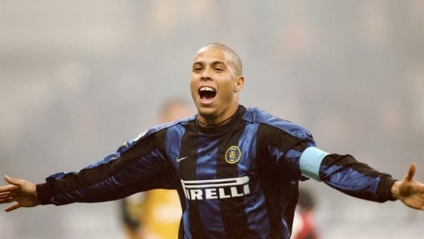Il dramma infantile, i trionfi mondiali e la rinascita da manager: le cinque vite del 50enne Ronaldo