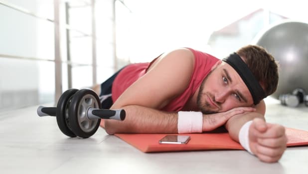 Perché dopo l’allenamento ci sentiamo svuotati e come recuperare