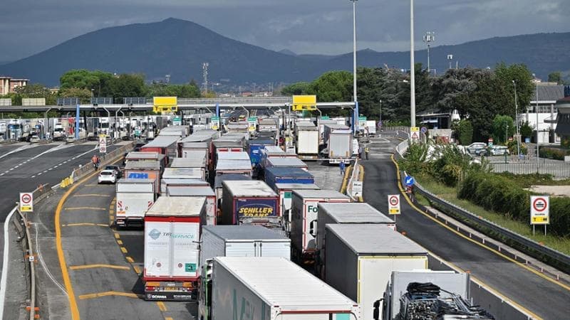 Allarme infiltrazioni. Meloni convoca i vice, scorte armate ai tir