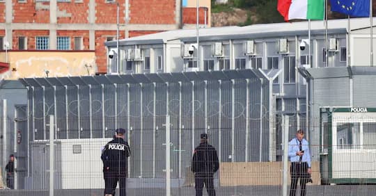 Inchiesta sui centri in Albania vince il premio giornalistico del Parlamento Europeo