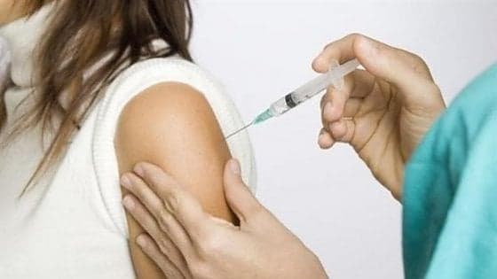 Vaccini, la protesta degli scienziati. "Basta con i falsi allarmismi"