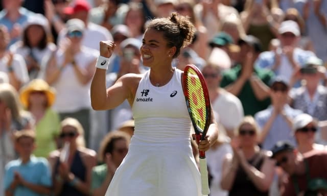 Paolini, è tornata la magia. Batte Eala e si emoziona per Federer in tribuna: "Sei il mio idolo"