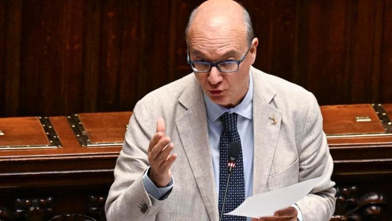 Valditara: “Scrivere l'Italia agli italiani è condivisibile”