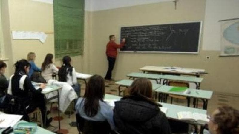 Violenza sessuale su una 17enne nella scuola serale: arrestato un uomo di 42 anni a Taranto
