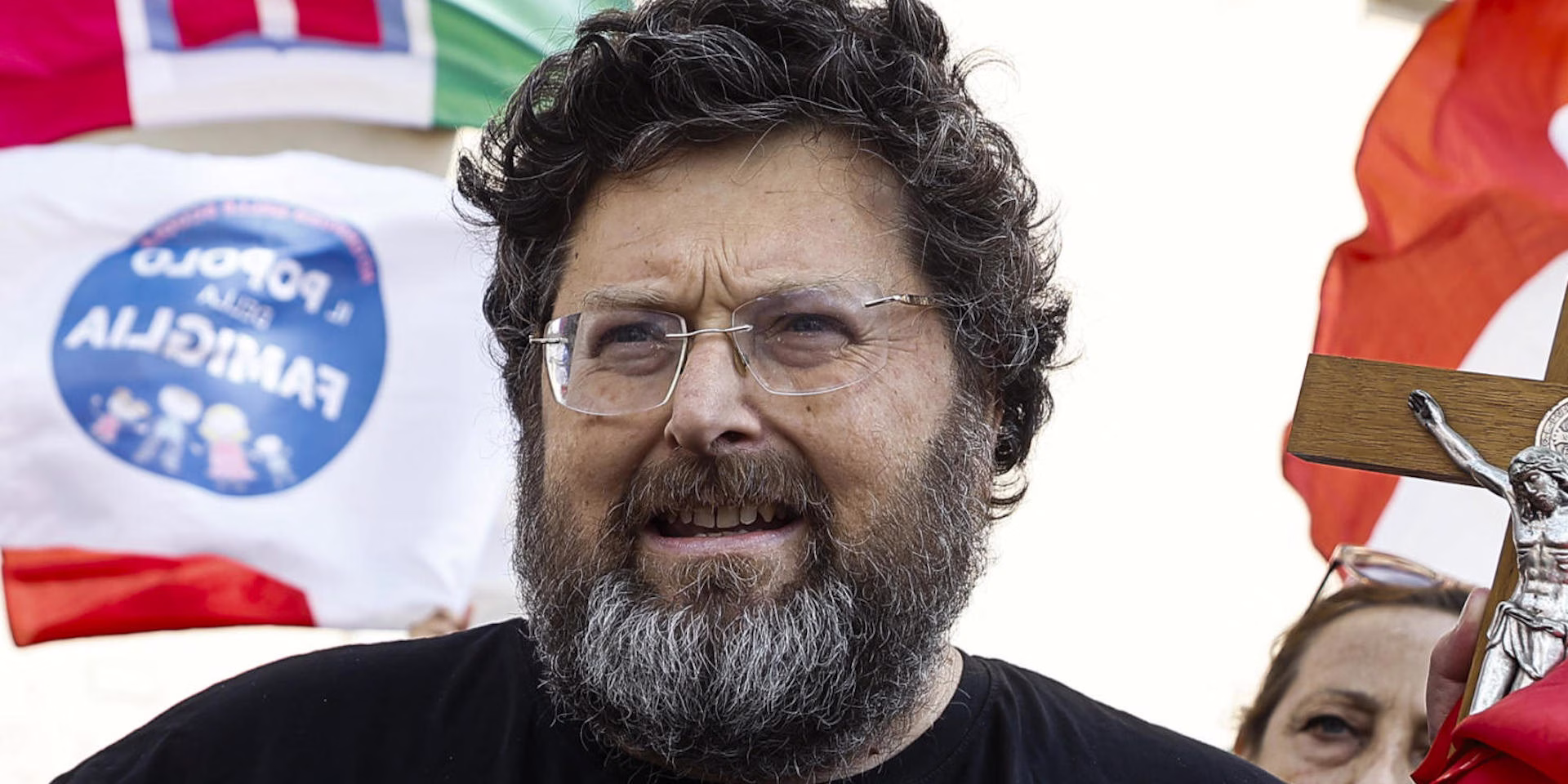 Mario Adinolfi finisce in prigione: utilizzava i social durante i domiciliari