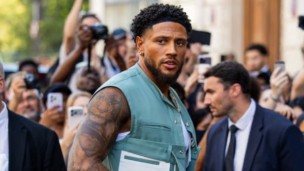 I flirt con Belen e Cardi B, le sfilate e la F1: la pazza estate di Okoye, "il calciatore più bello del mondo"