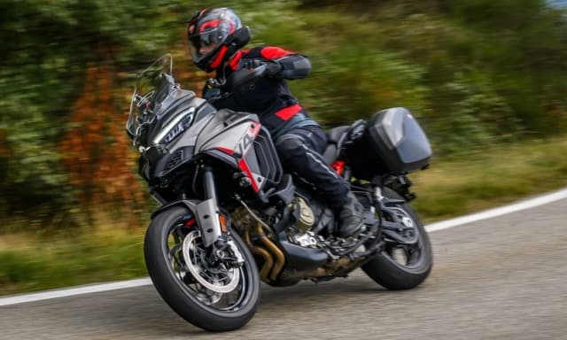 Ducati Multistrada V4 S, arriva la versione Grand Tour per i lunghi viaggi