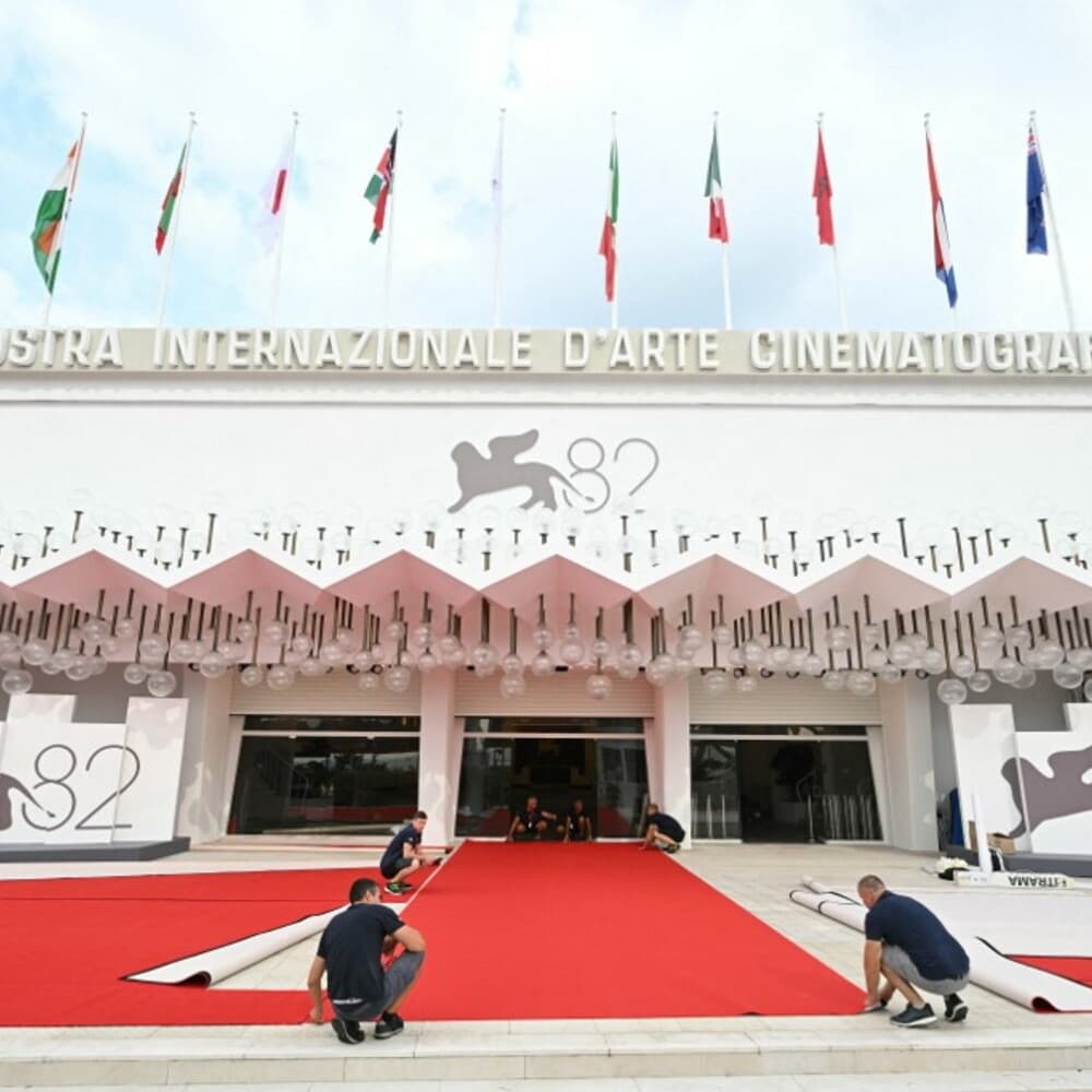 Al via la Mostra del Cinema, la crisi a Gaza irrompe sul red carpet di Venezia