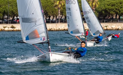 Italia 2 in testa ai Campionati Europei Team Race Youth RS Aero