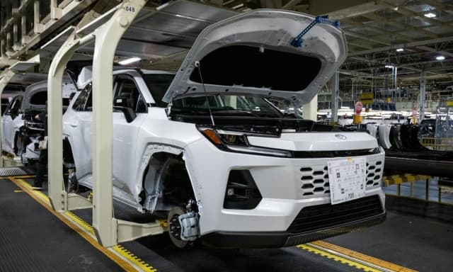 Crisi Hormuz: Toyota taglia le produzioni fuori dal Giappone di 100 mila unità