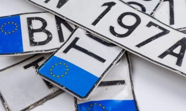 Targhe personalizzate, si possono avere in Italia?